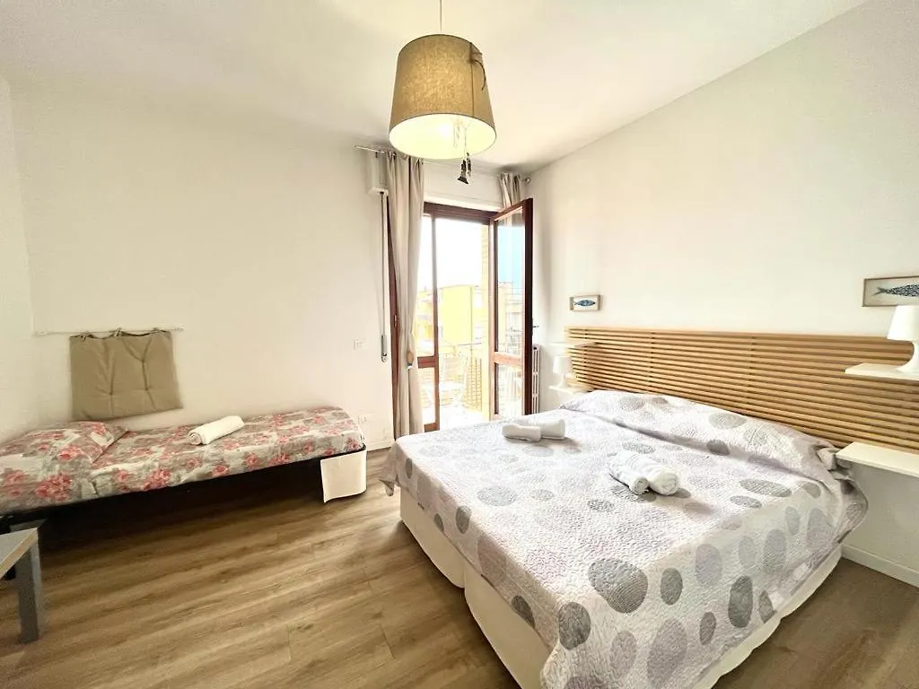 Vittoria Apartament Tirrenia