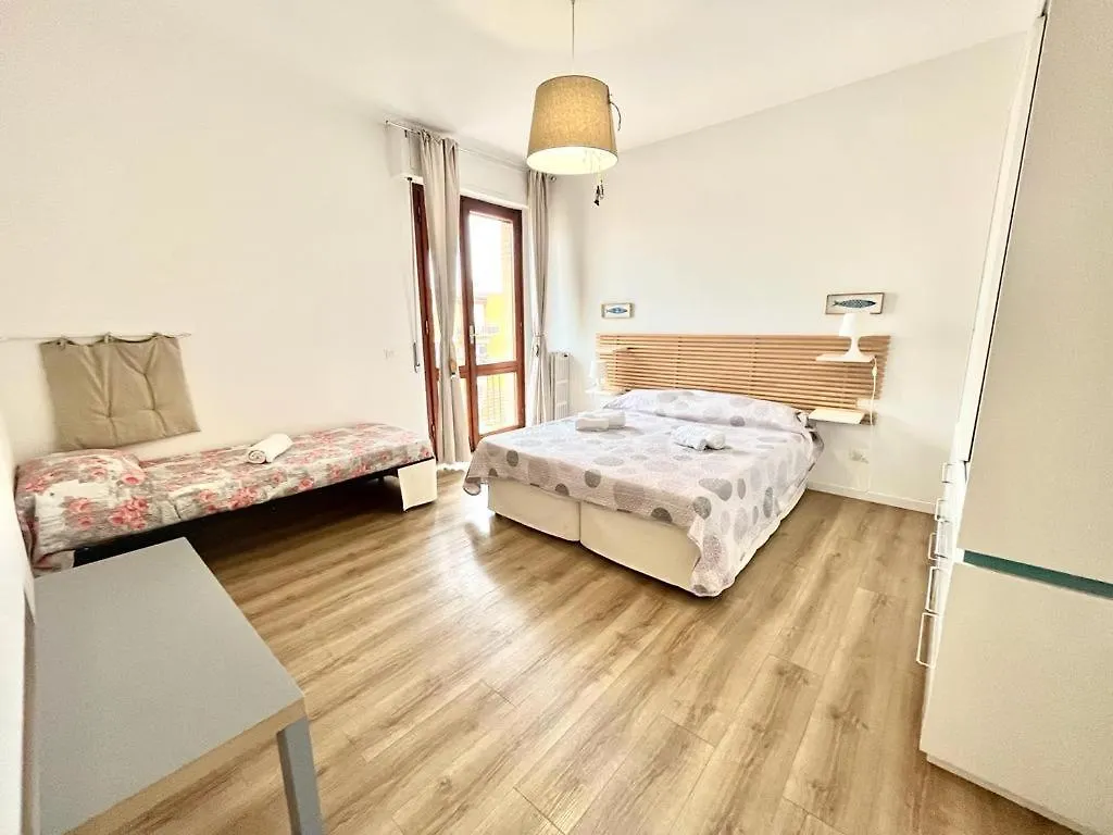 Vittoria Apartament Tirrenia 0*,