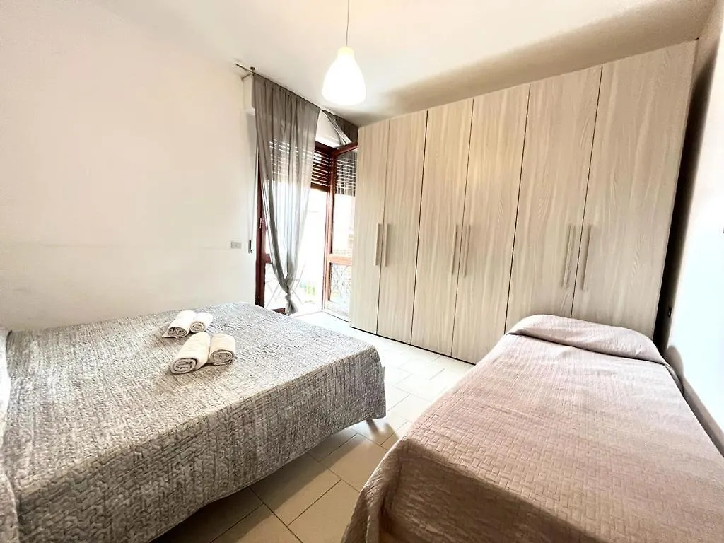 Vittoria Apartament Tirrenia 0*,