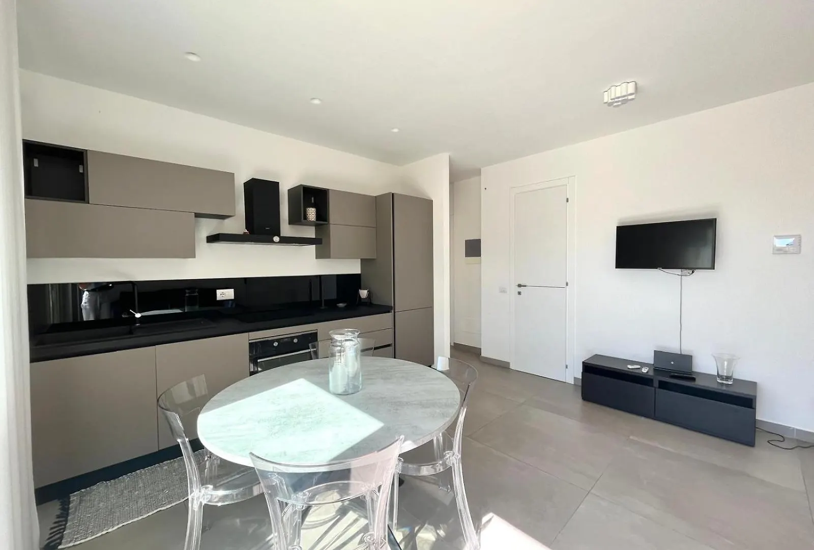 Vittoria Apartament Tirrenia 0*,