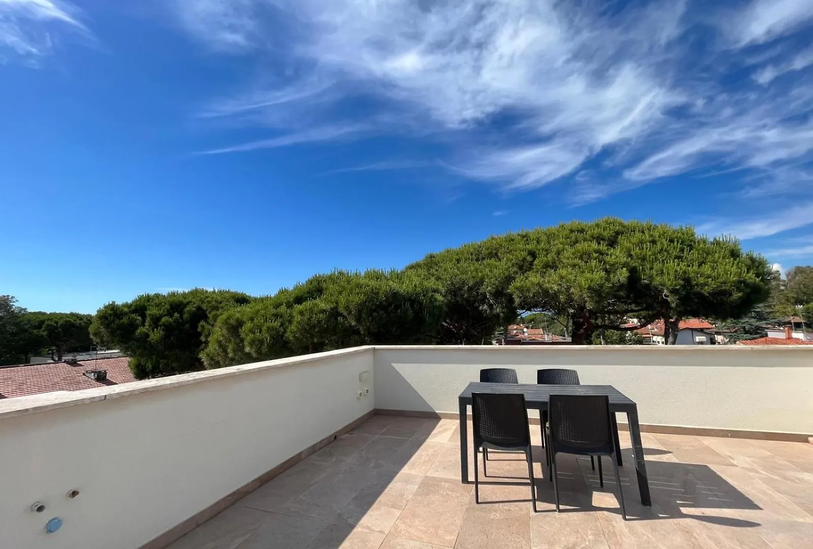 Vittoria Apartament Tirrenia