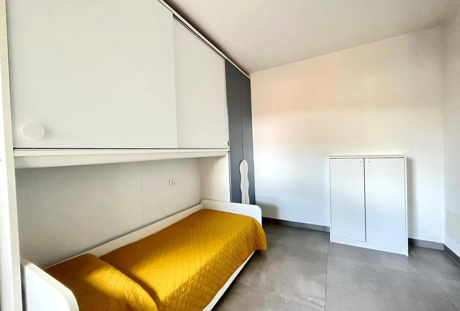 Vittoria Apartament Tirrenia 0*,  Ιταλία