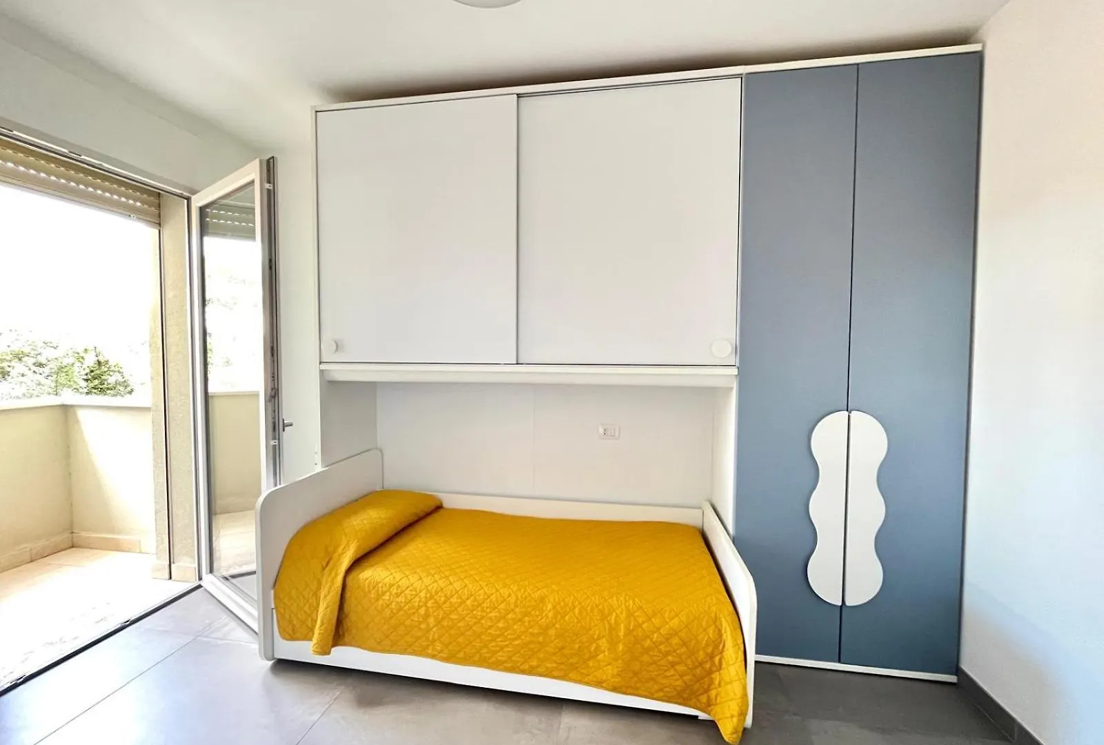 Vittoria Apartament Tirrenia