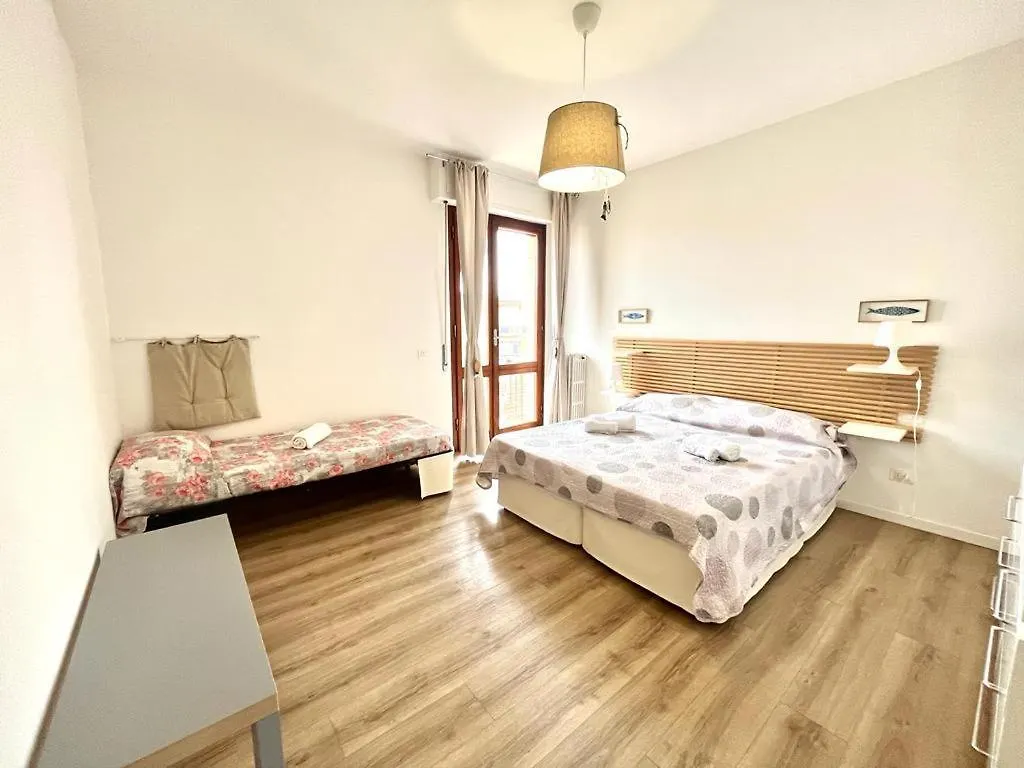 Vittoria Apartament Tirrenia 0*,